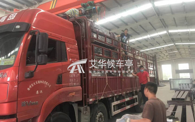 [18-6.4]河北候车亭项目两车齐发(图4)