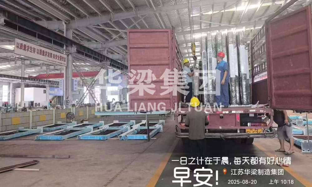 [25.8.20]江蘇省某市定制款公交候車亭項(xiàng)目裝車發(fā)貨(圖2)